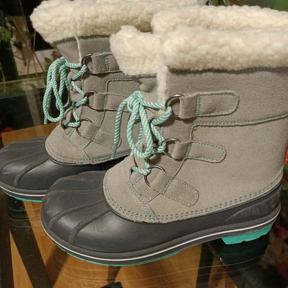 Cat and jack Snowboots